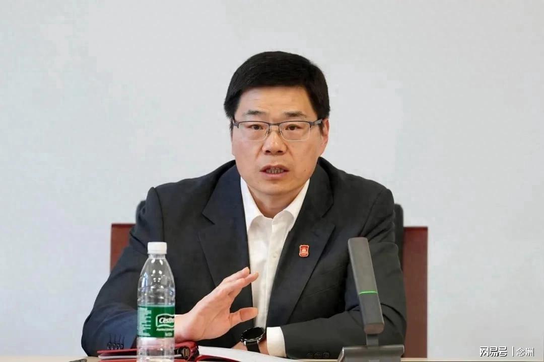 五星体育直播-压力太大！中国篮协主席在更衣室哭了 郭士强拥抱安慰 球员拍肩膀