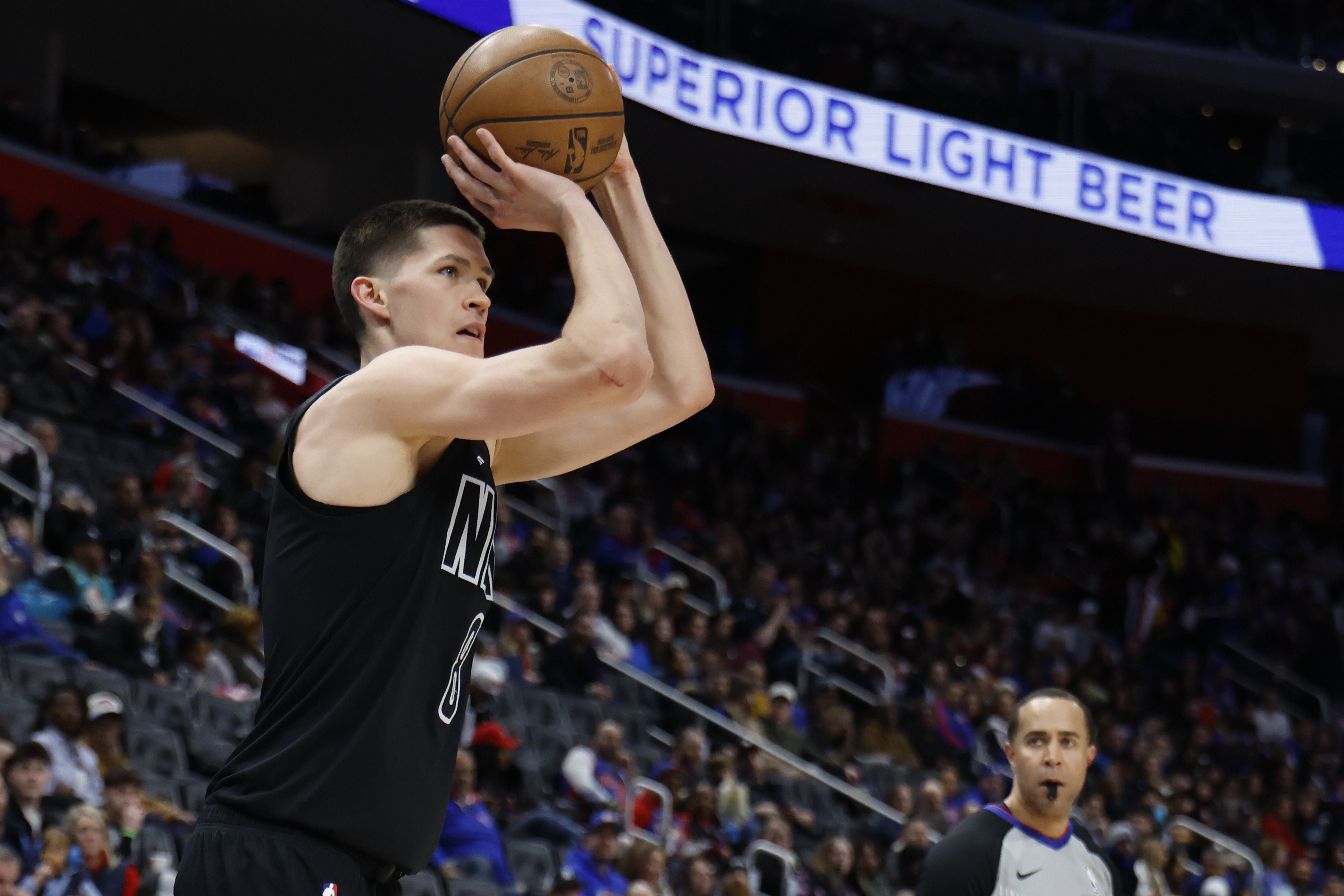 五星体育-生涯新高！8号秀杰明12中8&amp;6记三分拿下26分4板2助